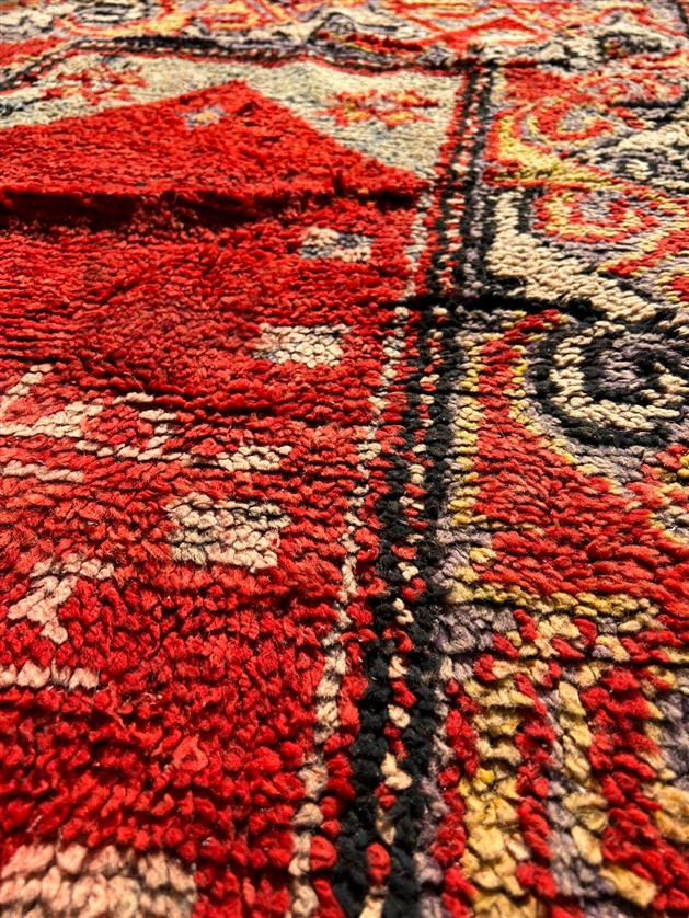 NAMAZLIK EL DOKUMA YÜN KÖK BOYAMA OSMANLI SECCADE ÜZERİNDE OSMANLICA YAZILAR VE YIPRANMALARDA VARDIR