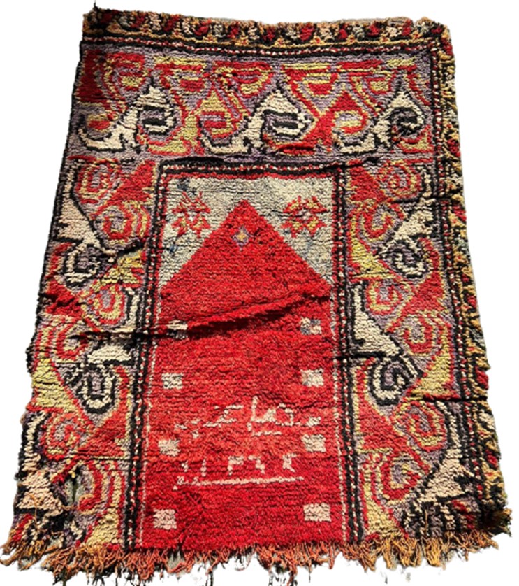 NAMAZLIK EL DOKUMA YÜN KÖK BOYAMA OSMANLI SECCADE ÜZERİNDE OSMANLICA YAZILAR VE YIPRANMALARDA VARDIR