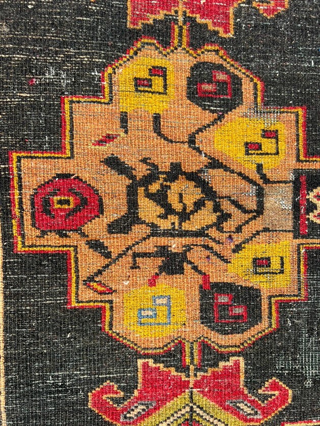 TAMAMI EL DOKUMA KÖK BOYA UFAK BOYDA KİLİM SEDİR ÜZERİ 