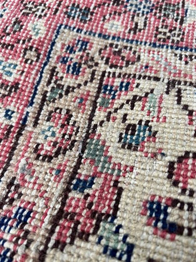 BUNYEN TAMAMI EL DOKUMA KÖK BOYAMA  SACAKLI KIRMIZI KREM VE TONLARI RENKLER AGIRLIKLI  SAGLAM YÜN HALI