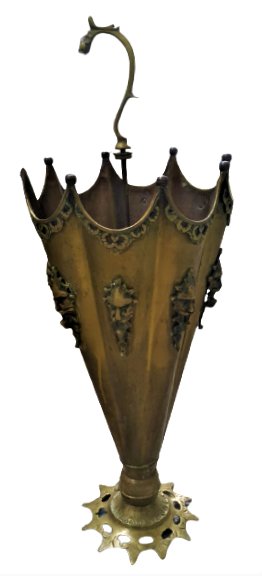 1970 PİRİNC ÜZERİ KABARTMA DÖKÜM ASLAN BAŞLARIYLA BEZELİ TUTMA YERİ  YILAN FORMUNDA TASARLANMIŞ  KAPI GİRİŞLERİNDE KULLANILAN ŞEMSİYELİK