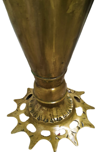 1970 PİRİNC ÜZERİ KABARTMA DÖKÜM ASLAN BAŞLARIYLA BEZELİ TUTMA YERİ  YILAN FORMUNDA TASARLANMIŞ  KAPI GİRİŞLERİNDE KULLANILAN ŞEMSİYELİK