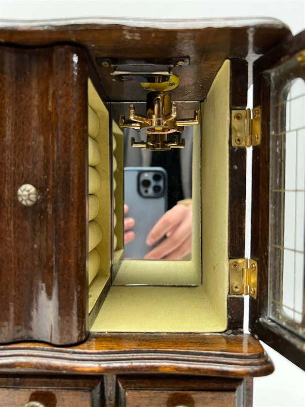 UFAK BOYDA MASİF AYNALI ÇEKMECELİ METAL AYAKLI EL YAPIMI MAKYAJ MASASI ÜZERİ MÜCEVHERLİK