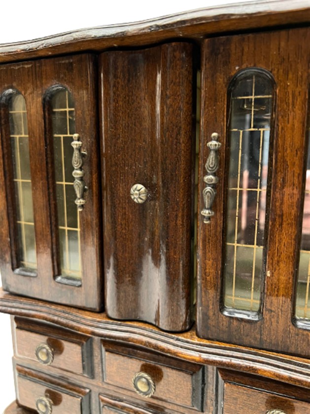 UFAK BOYDA MASİF AYNALI ÇEKMECELİ METAL AYAKLI EL YAPIMI MAKYAJ MASASI ÜZERİ MÜCEVHERLİK