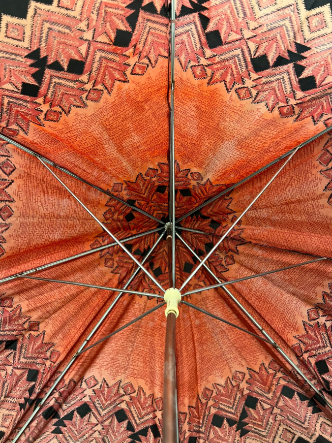 1940 AHŞAP YUVARLAK SAPLI YAMUR VE GÜNEŞ İCİN TASARLANMIŞ ŞEMSİYE 8 TEL CUBUKLU