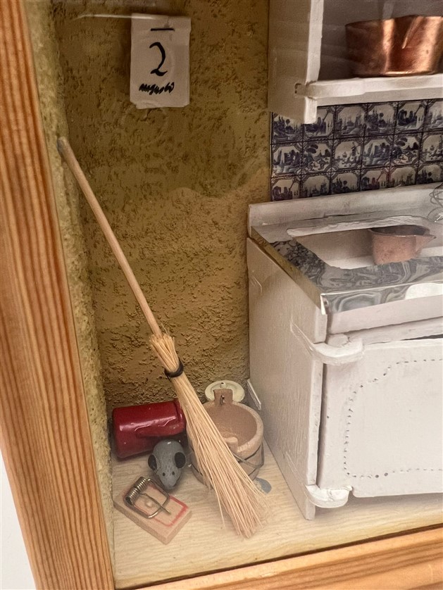 DEKORATİF TABLO ŞEKLİNDE TASARLANMIŞ  MİNİ OYUNCAK MUTFAK EŞYALARINDAN OLUŞAN OYUNCAK