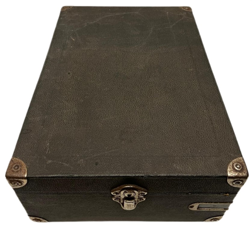  KUFRİKOVY GRAMOFON  A77 CANTALI KURMALI MEKANİK CANTA GRAMOFON 