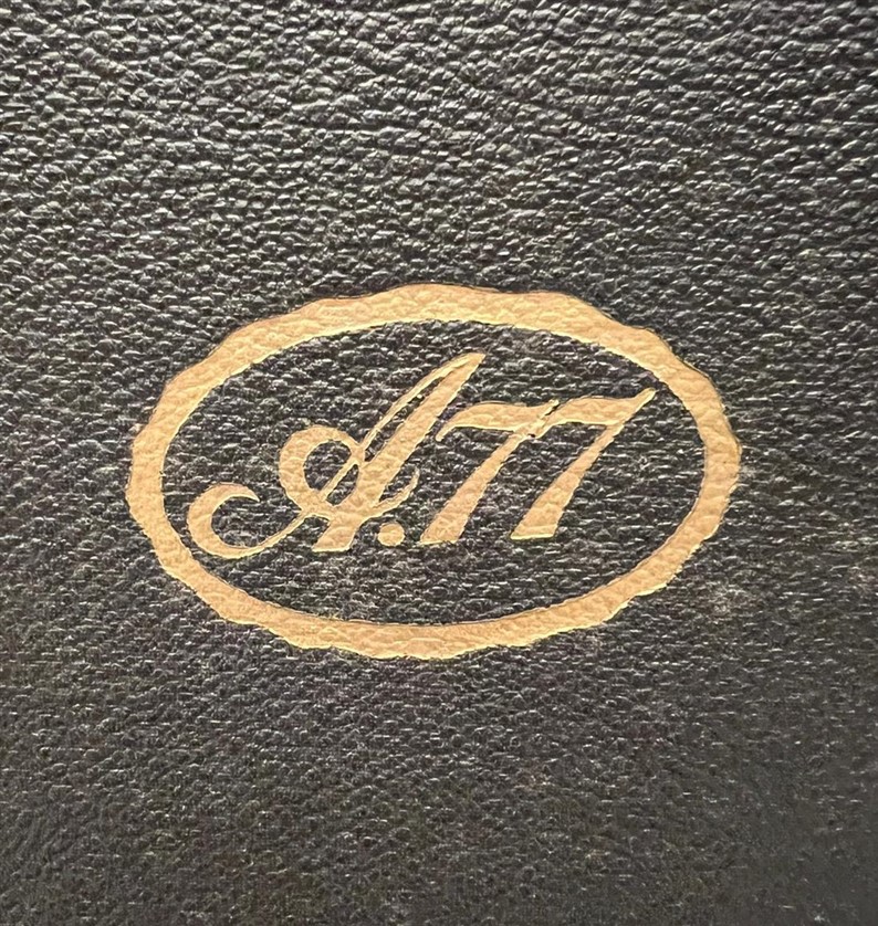  KUFRİKOVY GRAMOFON  A77 CANTALI KURMALI MEKANİK CANTA GRAMOFON 