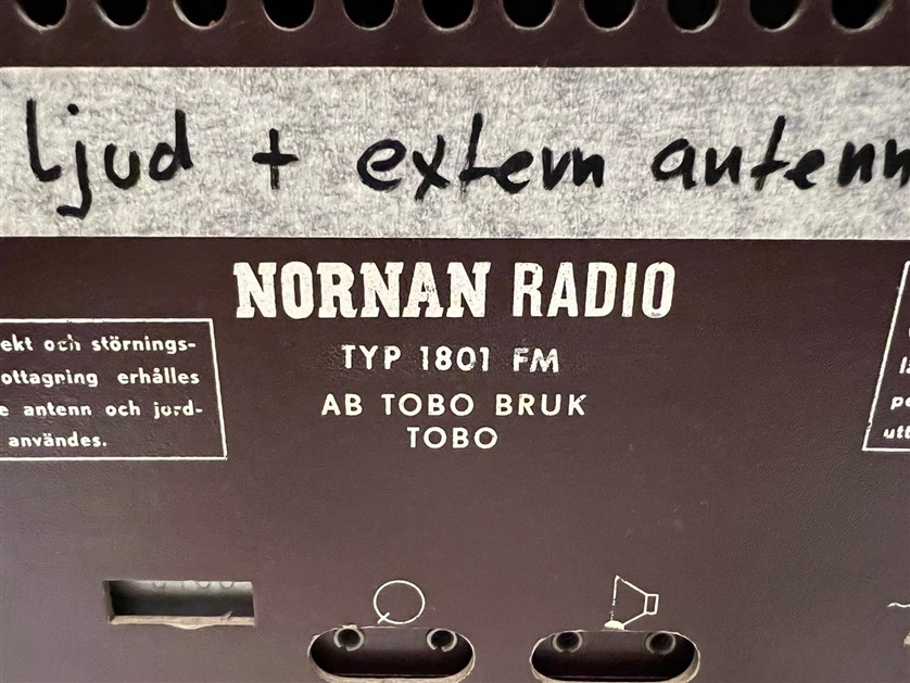 1958 NORNAN 1801 FM RADIO TYP 1801 AHŞAP KASA CAM KADRAN ORJİNAL FM BANTLIDIR LAMBALI ÖNDEN TUŞLU BAS TİZ KONTROLLU SÜPER RADYO 