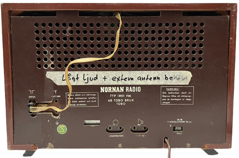 1958 NORNAN 1801 FM RADIO TYP 1801 AHŞAP KASA CAM KADRAN ORJİNAL FM BANTLIDIR LAMBALI ÖNDEN TUŞLU BAS TİZ KONTROLLU SÜPER RADYO 