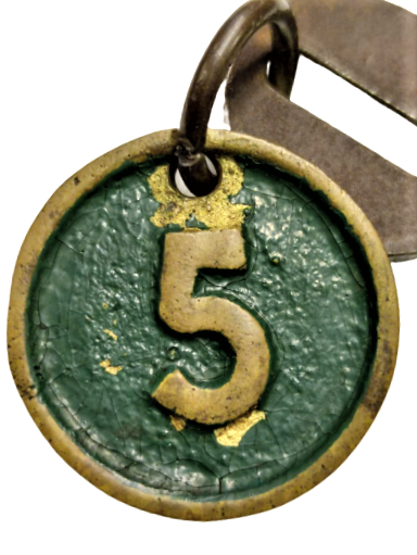 HOTEL ODA KAPI PİRİNC ANAHTARLIK VE ANAHTAR 5 NUMARALI ESKİ HOTEL ODASI KAPI  ANAHTARI