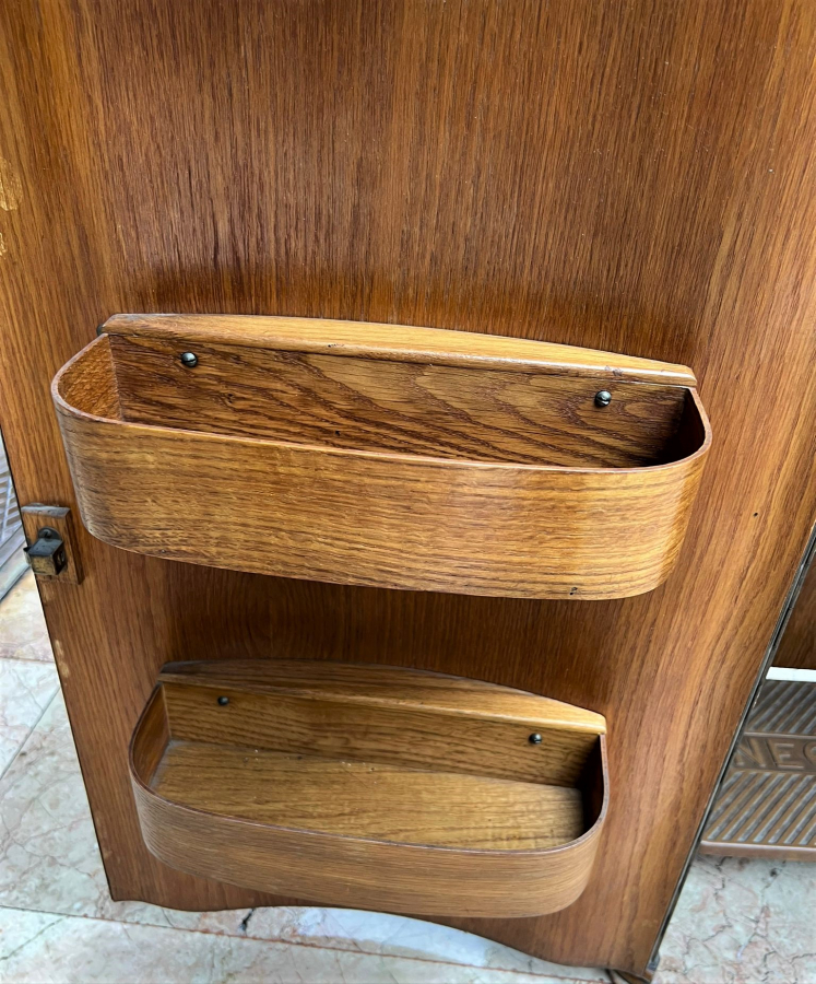 1960 NECCHİ BF SERİE MIRA DOLAPLI MASİF AHŞAP KASA METAL AYAKLI VE MOTORLU DİKİŞ EL MAKİNASİ İTALİA