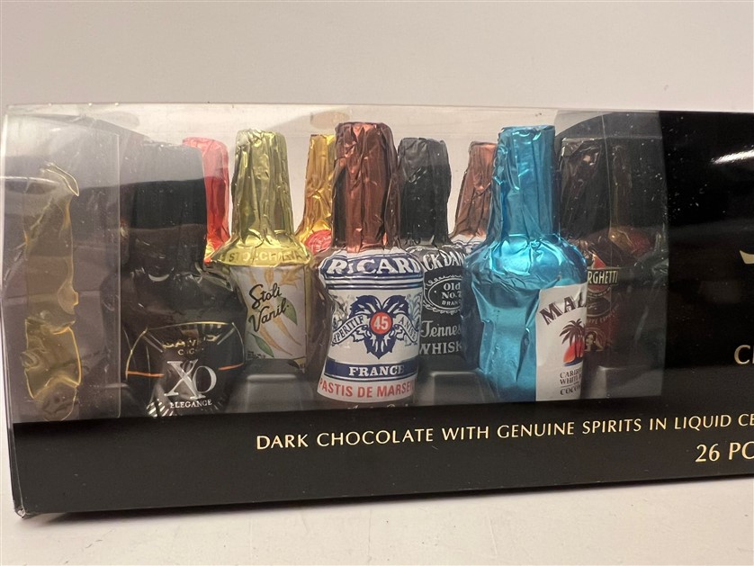 ANTHON BERG  CHOCOLATE COCKTAİLS LİQUOR 26 ADET MİNYATÜR İÇKİ ŞİŞELERİ ŞEKLİNDE İÇLERİ LİKÖR ÇİKOLATA