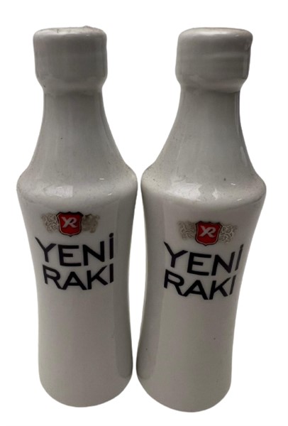 YENİ RAKI ŞİŞE FORMUNDA PORSELEN MİNYATÜR MASA ÜZERİ TUZLUK VE KARABİBERLİK DOLDURULABİLİNİR MODELDİR