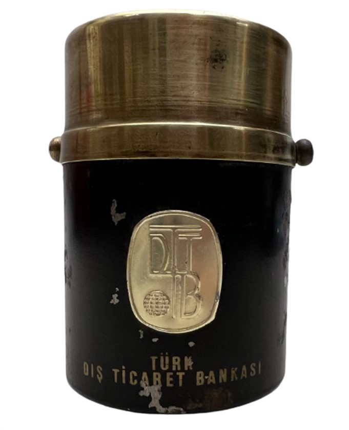 1960 TÜRK DIŞ TİCARET BANKASI METAL UST TARAFI PİRİNCDEN KUMBARA