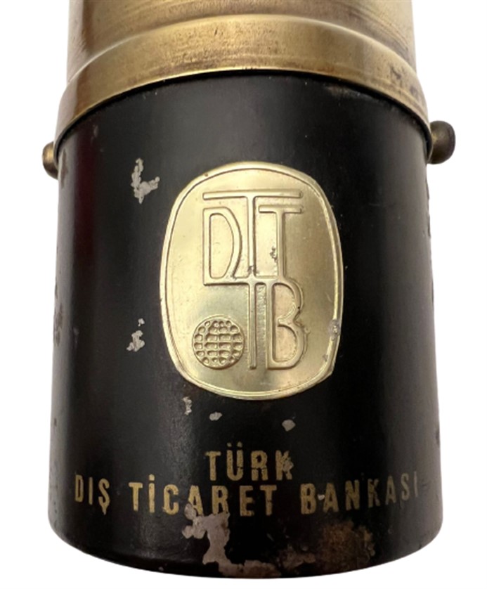 1960 TÜRK DIŞ TİCARET BANKASI METAL UST TARAFI PİRİNCDEN KUMBARA