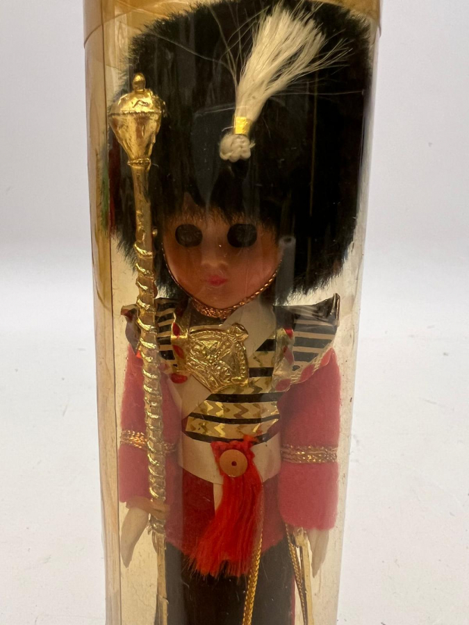 KOLEKSİYONLUK HAREKETLİ GÖZLÜ KIYAFETLERİ EL YAPIMI OYUNCAK ELBİSELİ YÖRESEL BEBEK