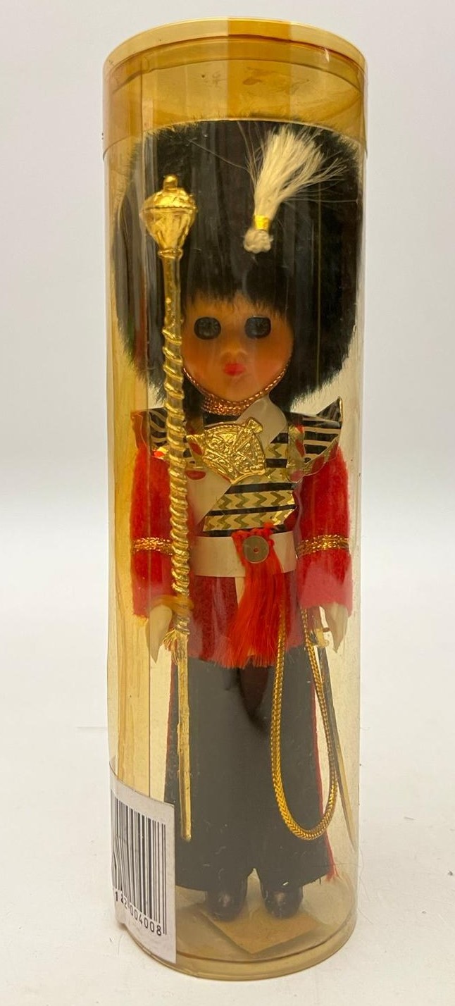 KOLEKSİYONLUK HAREKETLİ GÖZLÜ KIYAFETLERİ EL YAPIMI OYUNCAK ELBİSELİ YÖRESEL BEBEK