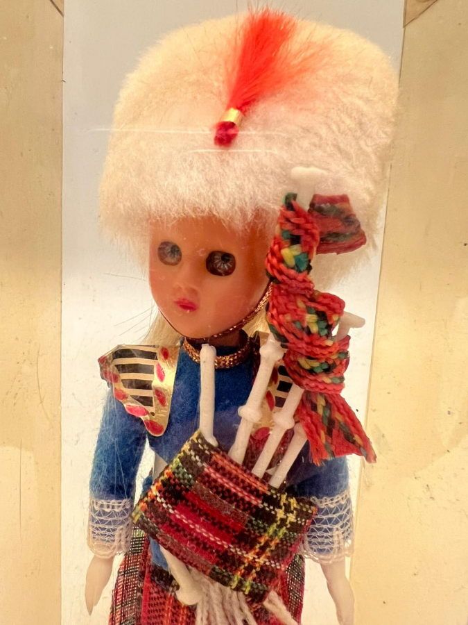 KOLEKSİYONLUK HAREKETLİ GÖZLÜ KIYAFETLERİ EL YAPIMI OYUNCAK ELBİSELİ YÖRESEL BEBEK