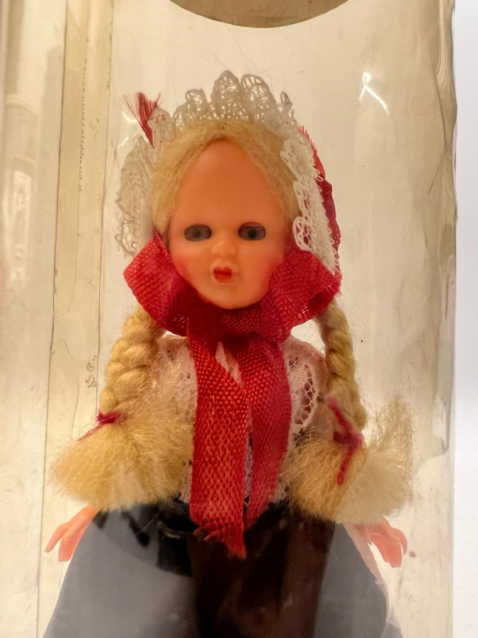 KOLEKSİYONLUK HAREKETLİ GÖZLÜ KIYAFETLERİ EL YAPIMI OYUNCAK ELBİSELİ YÖRESEL BEBEK