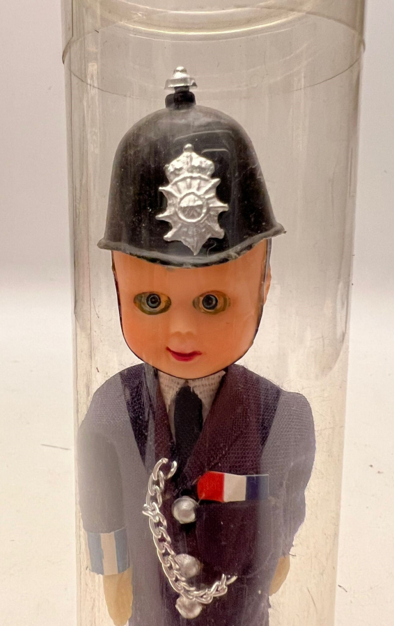 KOLEKSİYONLUK HAREKETLİ GÖZLÜ KIYAFETLERİ EL YAPIMI OYUNCAK ELBİSELİ YÖRESEL BEBEK