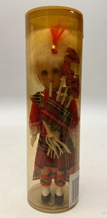 KOLEKSİYONLUK HAREKETLİ GÖZLÜ KIYAFETLERİ EL YAPIMI ELBİSELİ YÖRESEL  BEBEK 