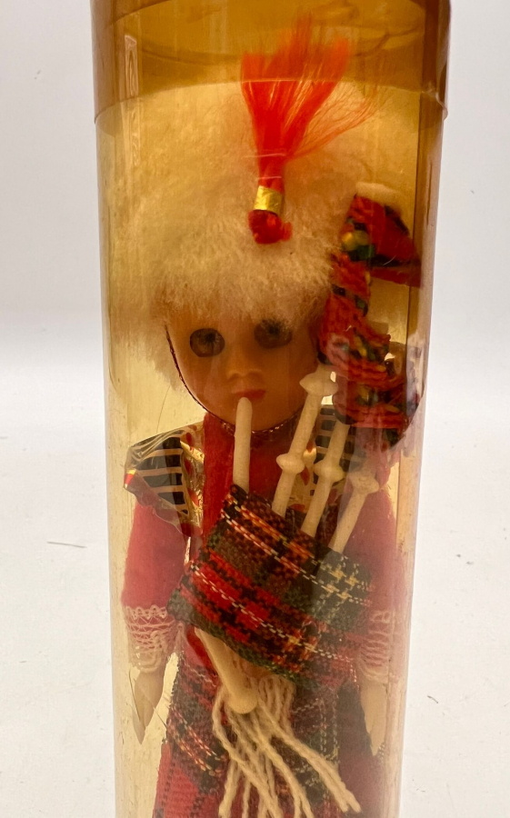 KOLEKSİYONLUK HAREKETLİ GÖZLÜ KIYAFETLERİ EL YAPIMI ELBİSELİ YÖRESEL  BEBEK 