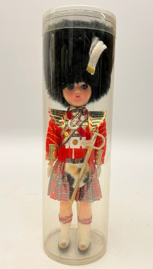 KOLEKSİYONLUK HAREKETLİ GÖZLÜ KIYAFETLERİ EL YAPIMI OYUNCAK ÜLKE YÖRESEL BEBEK 