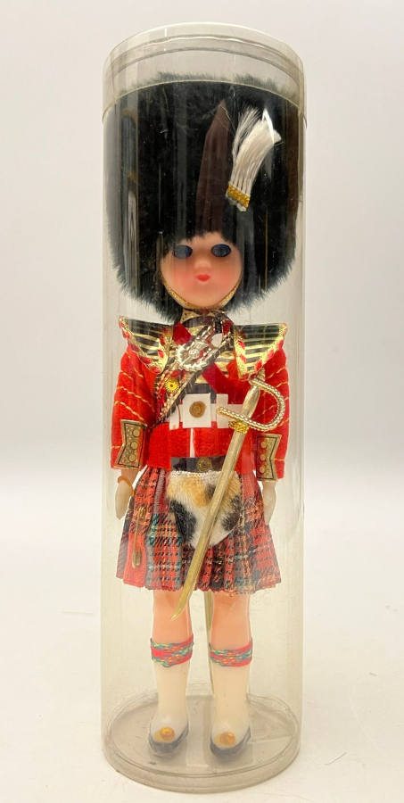 KOLEKSİYONLUK HAREKETLİ GÖZLÜ KIYAFETLERİ EL YAPIMI OYUNCAK ÜLKE YÖRESEL BEBEK 