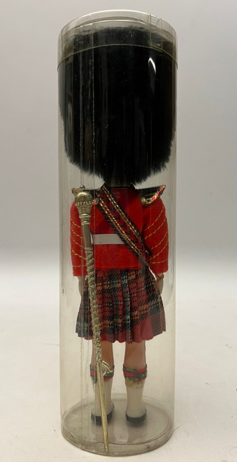 KOLEKSİYONLUK HAREKETLİ GÖZLÜ KIYAFETLERİ EL YAPIMI OYUNCAK ÜLKE YÖRESEL BEBEK 