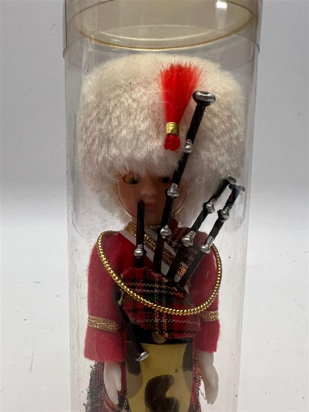 KOLEKSİYONLUK HAREKETLİ GÖZLÜ KIYAFETLERİ EL YAPIMI OYUNCAK ELBİSELİ YÖRESEL BEBEK