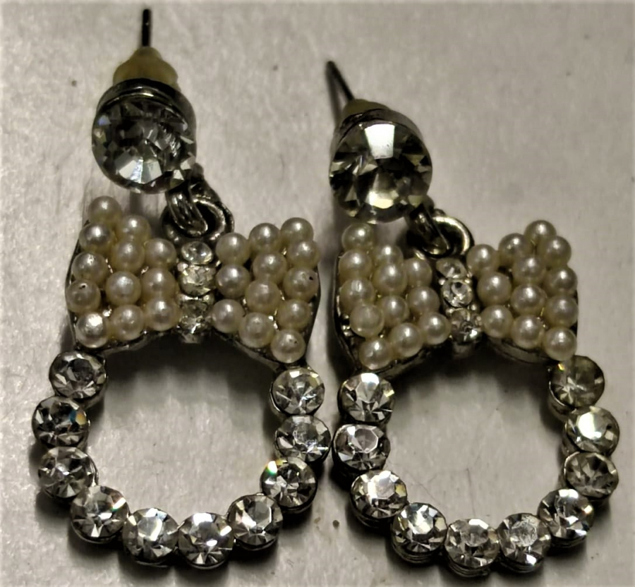 MİNİ KUM İNÇİ VE SWAROSKİ TAŞLI GÜMÜŞ KAPLAMA BAYAN CİFT KÜPE