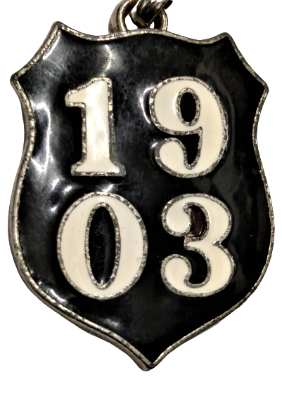 1903 BJK  BEŞİKTAŞ SPOR KULUBU SICAK MİNE SİYAH BEYAZ ANAHTARLIK ARKA TARAFI KABARTMA  KARAKARTAL FİGÜRLÜ