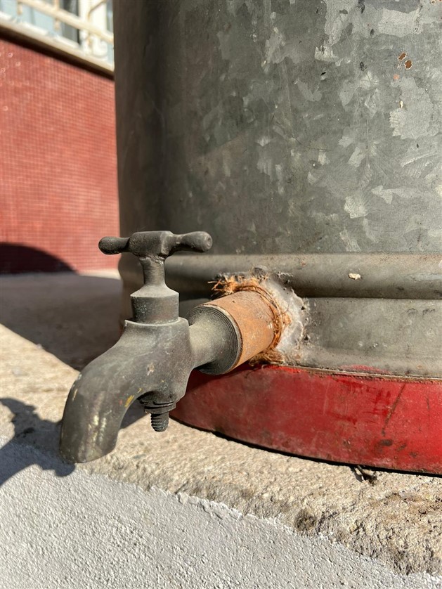 1940 GALVANIZ METAL KAPAKLI PİRİNC MUSLUKLU GAZ YAG  VARİLİ ESKİDEN BAKKALLARDA ACIK LİTRE İLE SATIMLARDA KULLANILAN