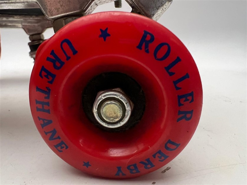 VİNTAGE ROLLER DERBY URETHANE 4 TEKERLEKLİ ORJİNAL METAL TABAN ÜZERİ KIRMIZI LACİVERT DERİ PATEN