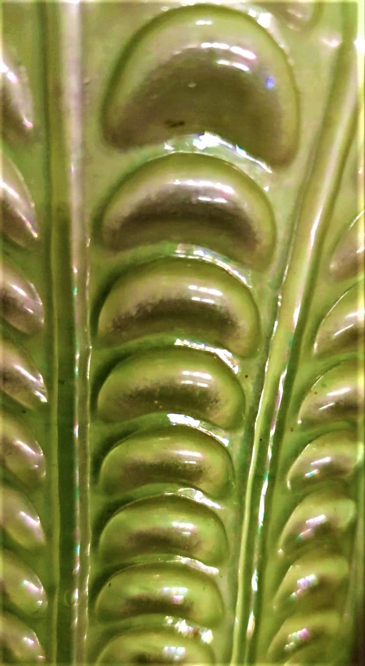 SU YEŞİL ÜZERİ KABARTMA KOZALAK ŞEKLİNDE CAMLI TEK SARKIT AVİZE