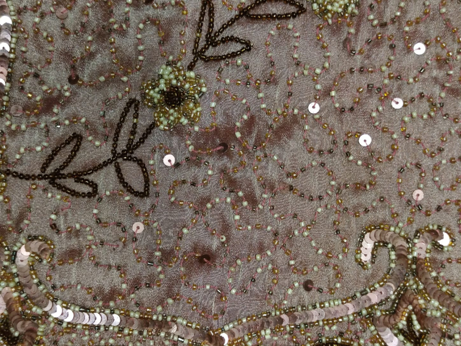 TAMAMI KÖMPLE BONCUK PUL İŞLEMELİ EL İŞLEME SEHBA ÖRTÜSÜ CANLI UCUK PEMBE TONLARDA