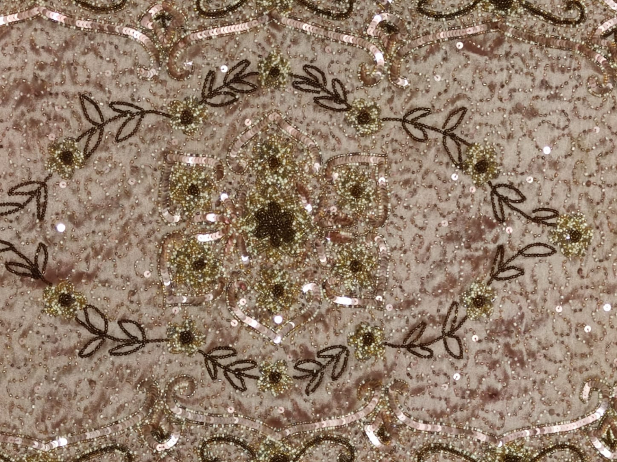 TAMAMI KÖMPLE BONCUK PUL İŞLEMELİ EL İŞLEME SEHBA ÖRTÜSÜ CANLI UCUK PEMBE TONLARDA