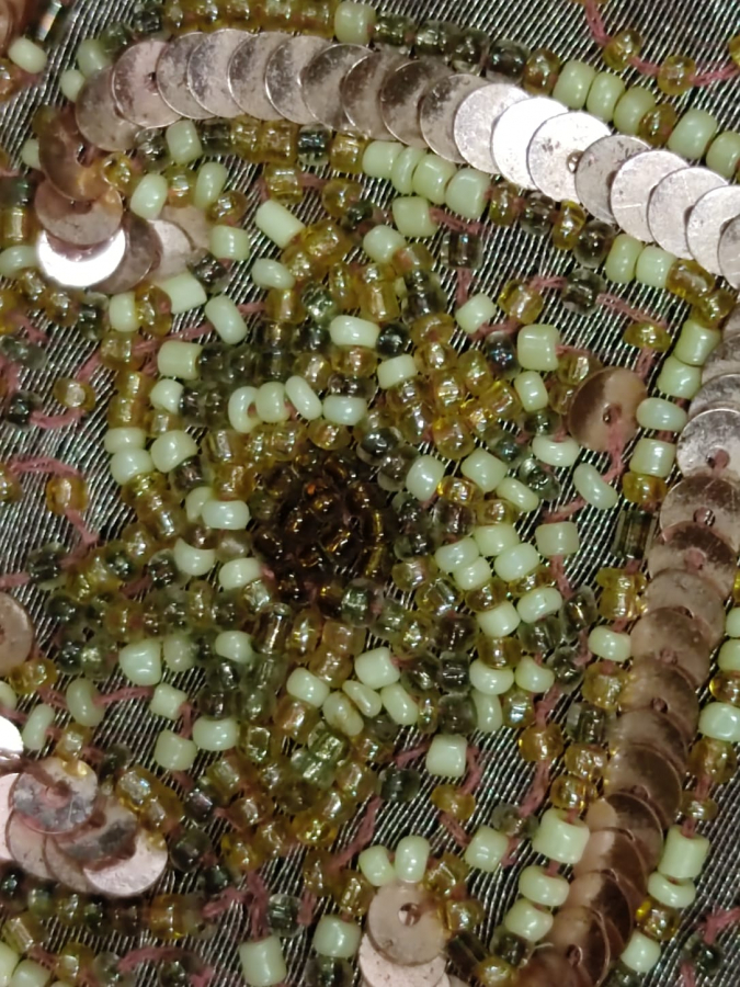 TAMAMI KÖMPLE BONCUK PUL İŞLEMELİ EL İŞLEME SEHBA ÖRTÜSÜ CANLI UCUK PEMBE TONLARDA