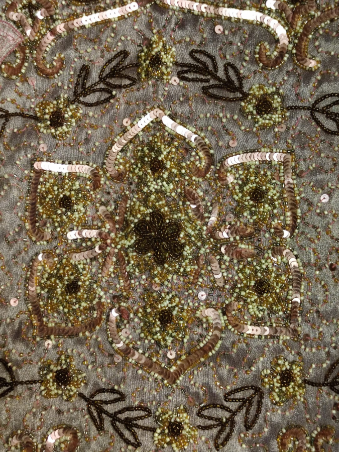 TAMAMI KÖMPLE BONCUK PUL İŞLEMELİ EL İŞLEME SEHBA ÖRTÜSÜ CANLI UCUK PEMBE TONLARDA