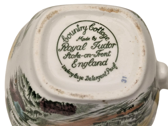 ENGLAND BOWNTRY BOTTAGE  FTOKE ON  FRENT PORSELEN ÜZERİ KÖY RESİMLİ KULPLU SÜTLÜK