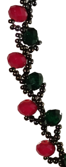 YEŞİL VE NAR KIRMIZI RENKLERDE KESİLMİŞ KARE YUVARLK DOGAL TURKUAZ TAŞ KOLYE