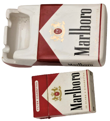 1970 RETRO MARLBORO PORSELEN KÜLLÜK VE MANYETOLU GAZLI ÇAKMAK  TAM TAKIM SIGARA PAKEDİ FORMUNDA