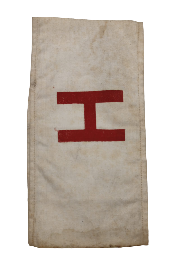 OSMANLI SAHRA CADIR HASTANESİNDE KULLANILMIŞ HASTABAKICI KIRMIZI H HARFLİ KUMAŞ KOL BANTI 