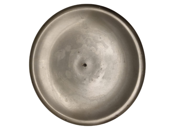 PİRİNÇ GÜMÜŞ KAPLAMA OLDUKCA GENİŞ ÜST KAİDELİ BUYUK MUMA ELVERİŞLİ COK SIK VE KULLANIŞLI DEKORATİF MASA ÜZERİ CİFT ŞAMDAN