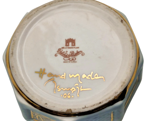 1960 MİLLİ SARAYLAR SUMERBANK YAPIMI ÜZERİ EL ALTIN CEKME PORSELEN KÜLLÜK