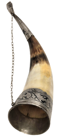 CARLIK ZAMANINDAN ÜZERİ GÜMÜŞ SAVATLI ZİNCİRLİ KALEM  İŞİ COK ŞIK VE GÜZEL BİR İŞCİLİKLİ BOYNUZDAN YAPILMIŞ ŞAVAŞCI AVCI KADEH