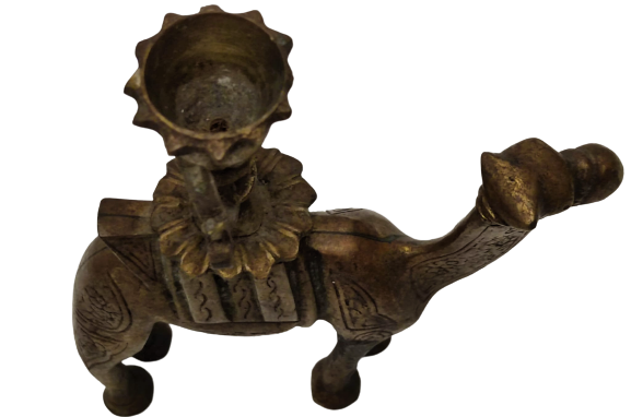 ŞAMDAN PİRİN DÖKÜM DEVE FORMUNDA ÜZERİ İŞLEMELİ TEK MUMLUK 