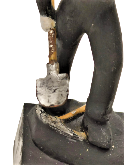 1970 ZONGULDAK KÖMÜR CIKARAN MADENCİ ELİNDE FENERİ KAZMA VE KUREKLİ GECE LAMBASI