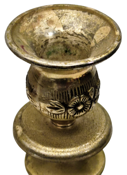 CİFT ŞAMDAN GÜMÜŞ KAPLAMA ÜZERİ KABARTMA CİCEK DESENLİ